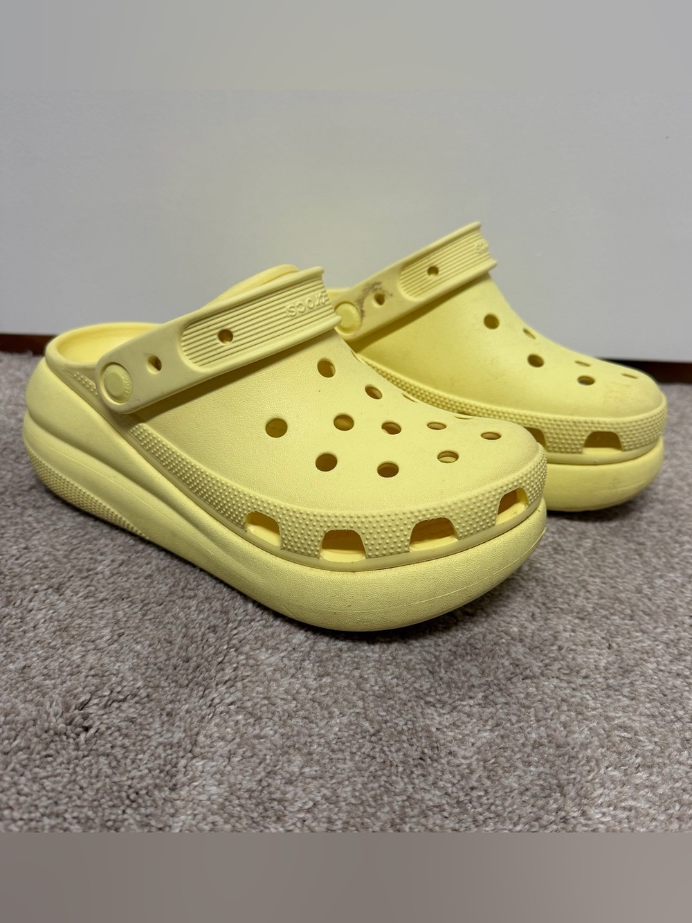 Crocs Platform Clogs Yellow Women's Size 6